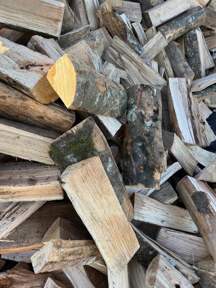 Gespaltenes Brennholz